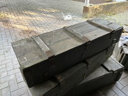 Lange houten leger kist